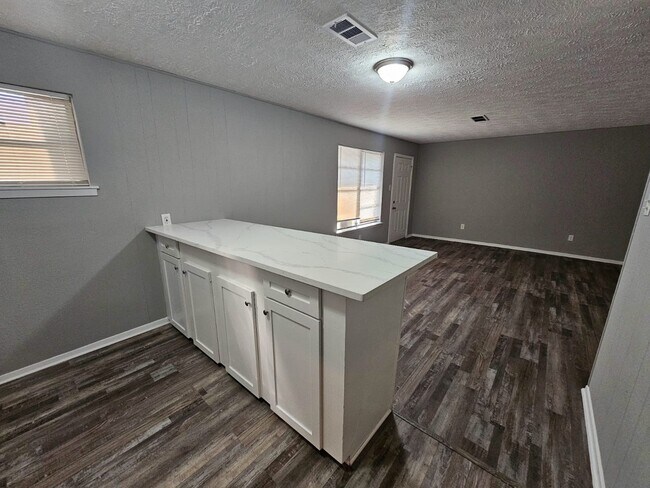 Building Photo - 3635 N MacGregor Way