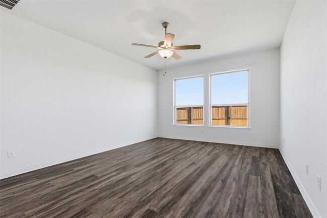 Building Photo - 3200 Hidalgo Loop