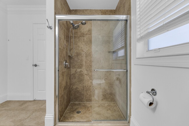 Building Photo - 1180 SW 17th St