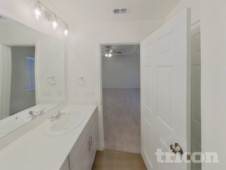 Building Photo - 2415 Carlow Ln