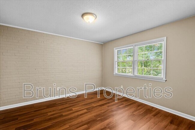 Building Photo - 1825 Johnson St