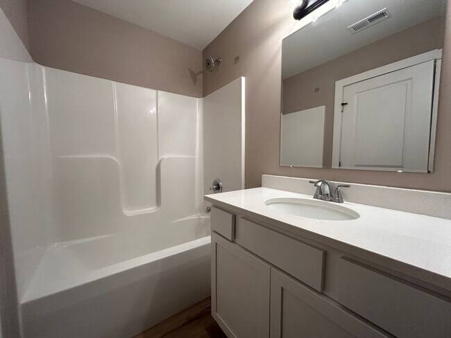 Building Photo - 1611-1613Dugan