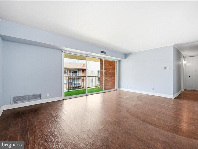 Building Photo - 421 Drummers Ln