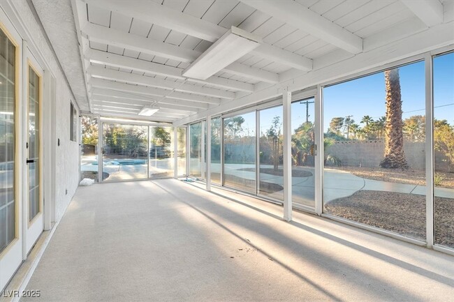 Building Photo - 2868 Vista Del Sol Ave