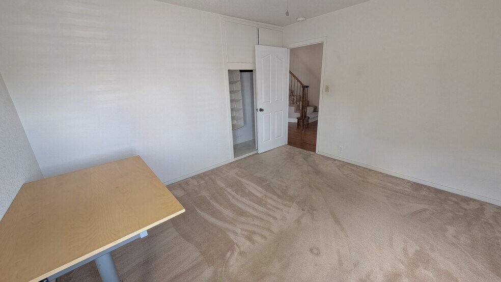 Building Photo - 559 Cherry Way