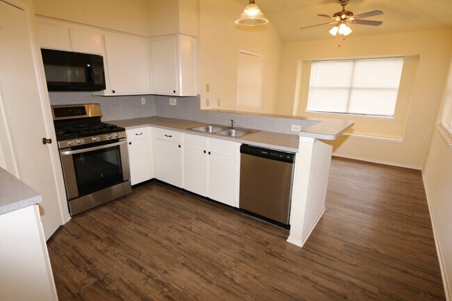 Building Photo - 21134 Park Mt Dr