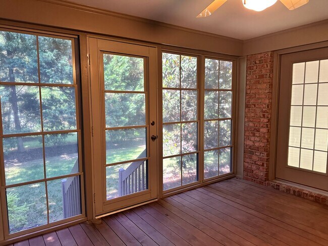 Building Photo - Beautiful home for rent in Fords Colony! Available Now!
