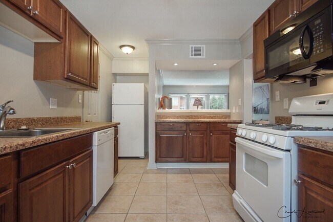 Building Photo - 3914 Gilbert Dr