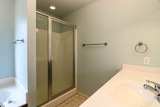Building Photo - New vinyl plank in bedrooms, hall, new paint, new heat & air conditioning system 2025, large livi...