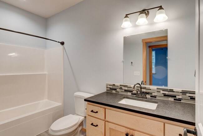Building Photo - 253 Sunset Dr
