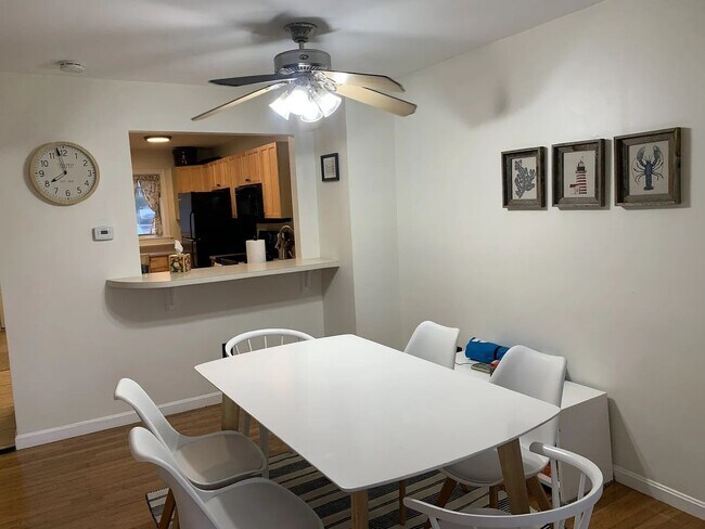 Building Photo - Spacious 2BR/1.5BA w/ Loft Available December 1st!!  - Partially Furnished Winter Rental