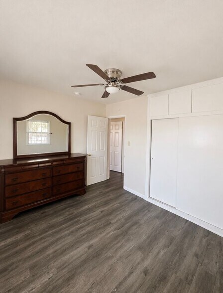 Building Photo - 1512 W 103rd St