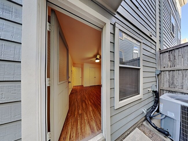 Building Photo - 7416 Coronado Ave