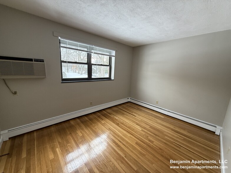 Building Photo - 268 Grove St