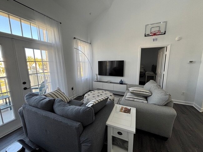 Building Photo - 770 Siena Palm Dr