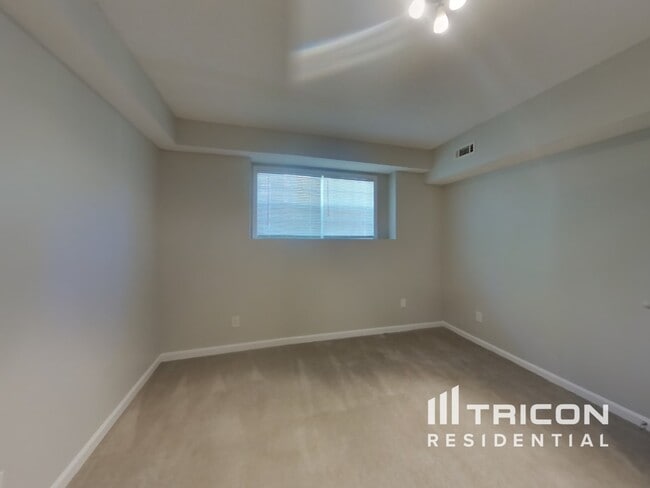 Building Photo - 1025 Brenton Dr NW