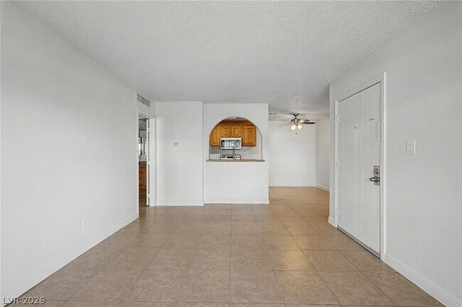 Building Photo - 1515 E Reno Ave