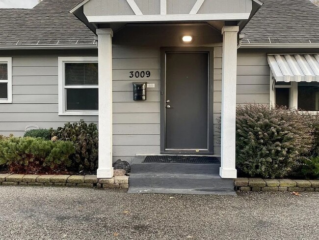 Building Photo - 1 Bedroom 1 Bathroom Basement Apartment on...