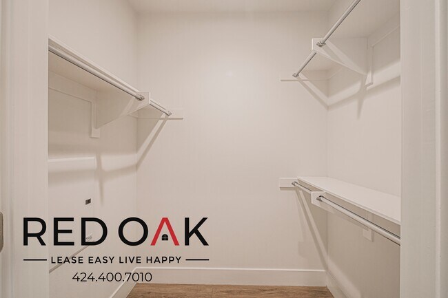 Building Photo - 1331 W 7th St