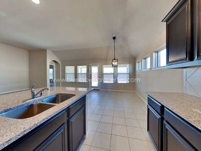 Building Photo - 1618 Sherwood Dr