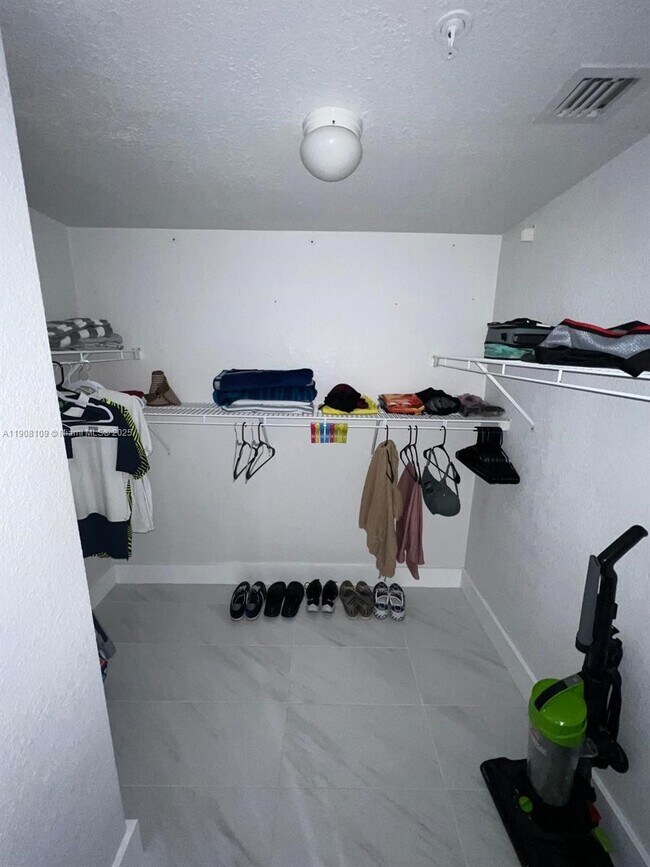 Building Photo - 2501 S Ocean Dr