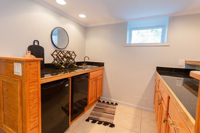 Building Photo - 4 Bed, 3, Bath Single Family Home in Ranson, WV