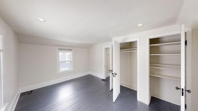 Building Photo - 605 W Washington St