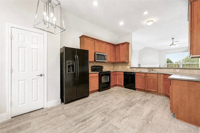 Building Photo - 22027 Field Green Dr