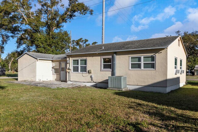 Building Photo - 5148 Tampa Bay Growth Fund 2 LLC