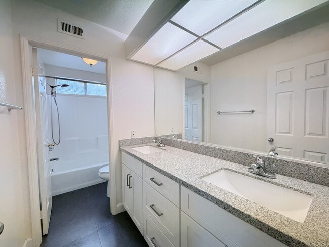 Building Photo - 6315 Blossom Ln