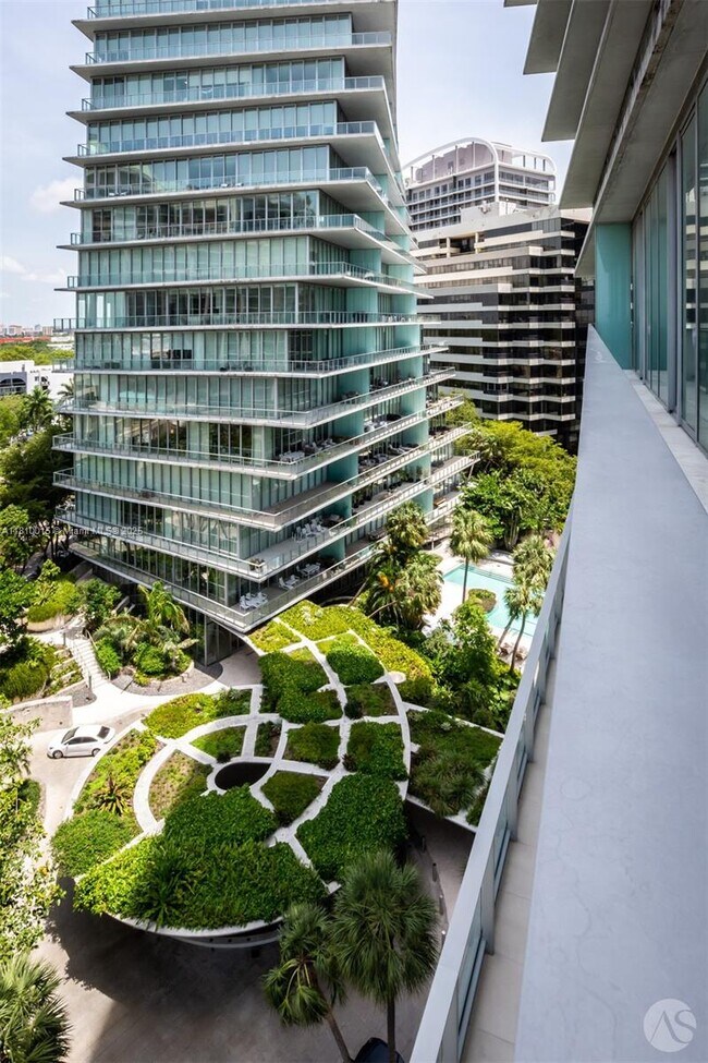 Building Photo - 2675 S Bayshore Dr
