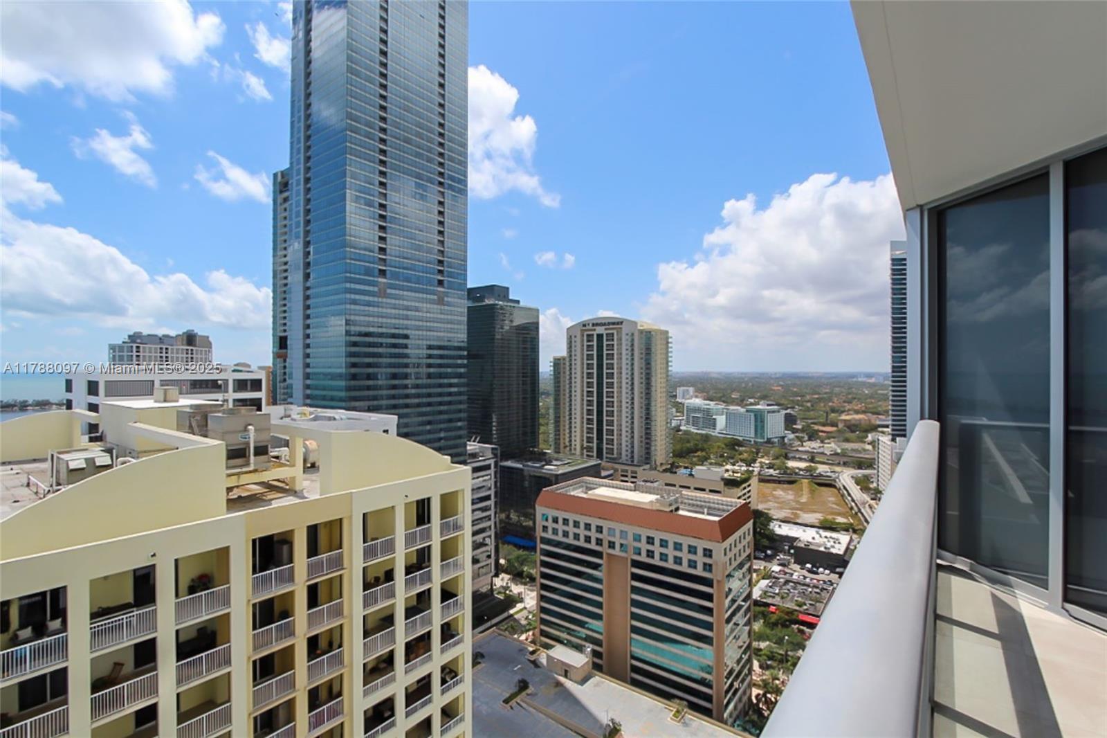 Building Photo - 1300 Brickell Bay Dr