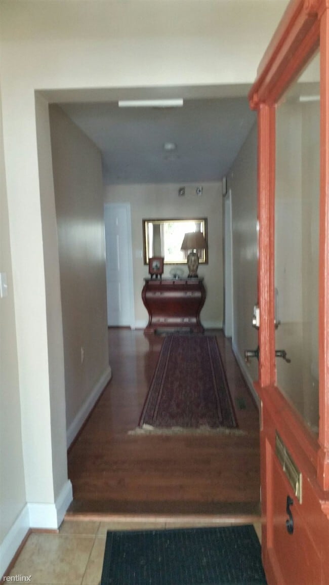 Building Photo - 5 Murray Ave