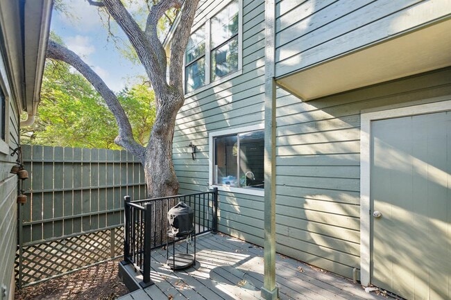Building Photo - 5704 Sam Houston Cir
