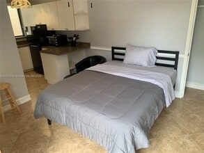 Building Photo - 2021 SW 38th Ave