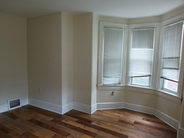 Livingroom - 210 W Montgomery Ave