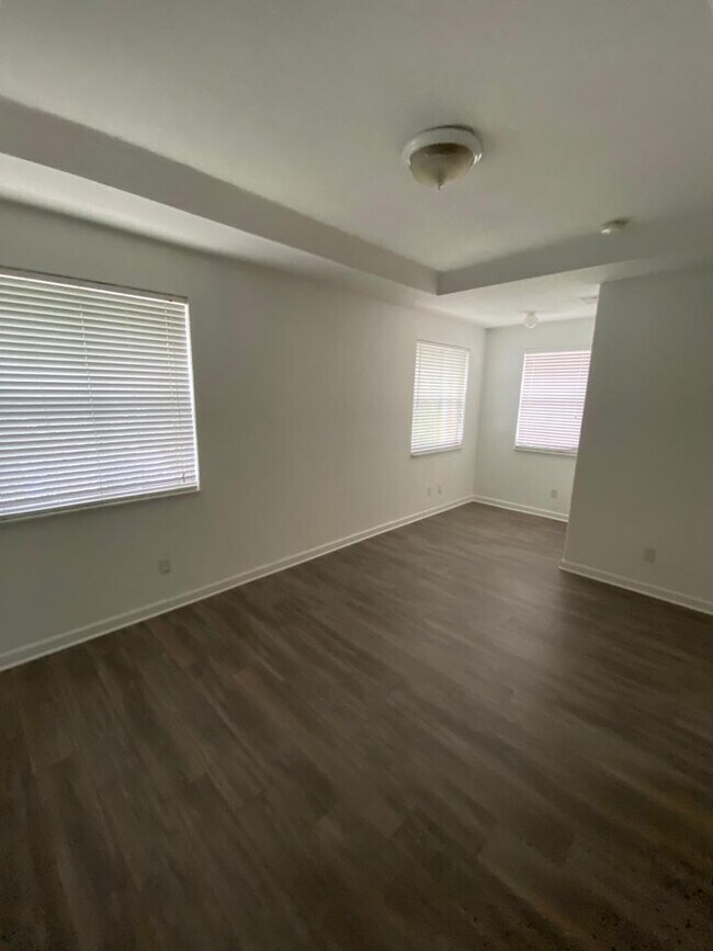 Building Photo - 2208 Shoma Dr