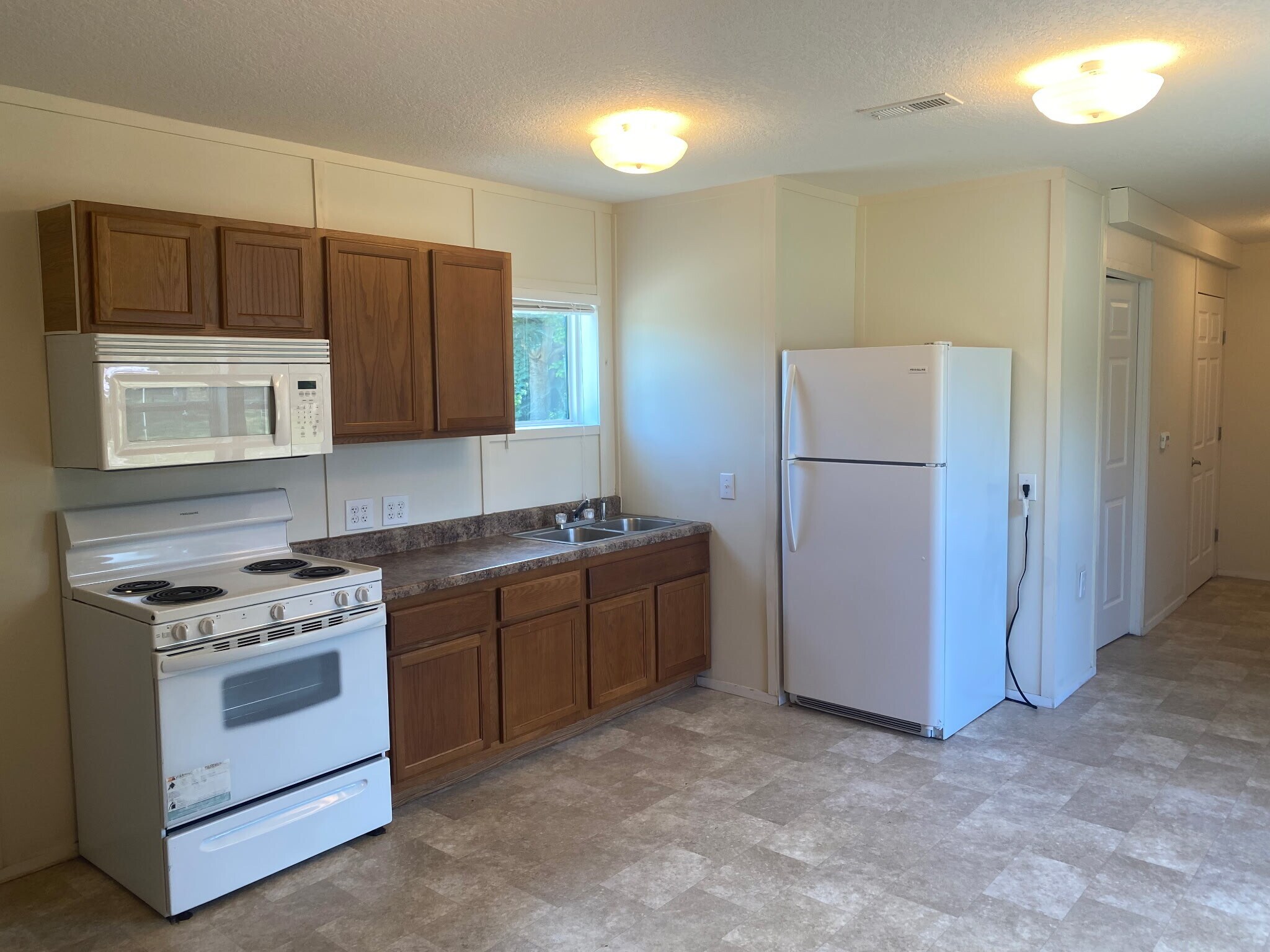 Building Photo - 17050 Meridian Blvd