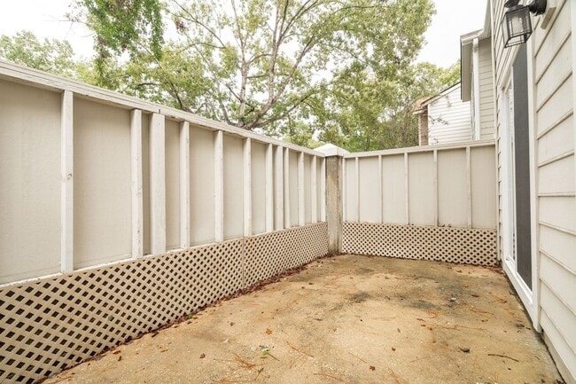 Building Photo - Low-Maintenance Living in Gated Park at Rivers Edge!