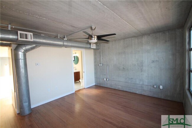 Building Photo - 2412 De Soto Ave