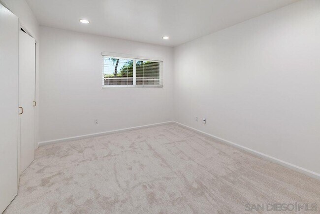 Building Photo - 8686 Cliffridge Ave