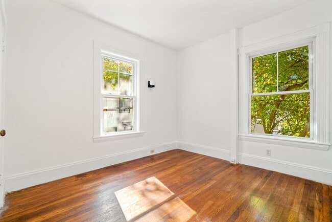 Building Photo - 168 Elliot St