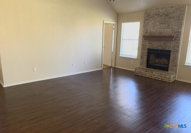 Building Photo - 3405 Carpet Ln