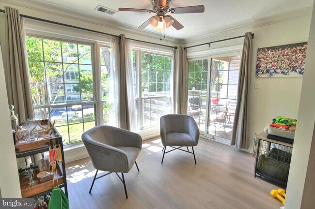 Building Photo - 2220 Springwood Dr