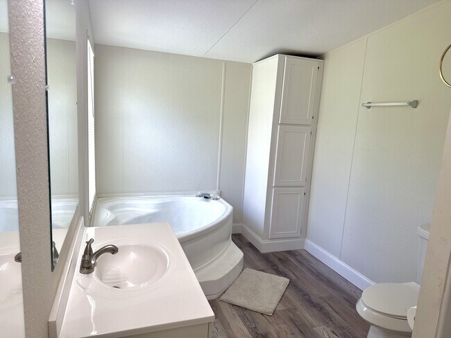 Building Photo - 140 Schofield Ln