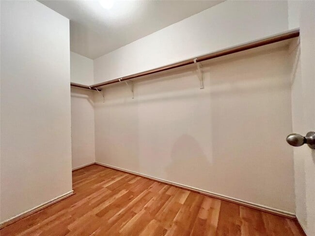 Building Photo - 222 Mossy Rock Dr