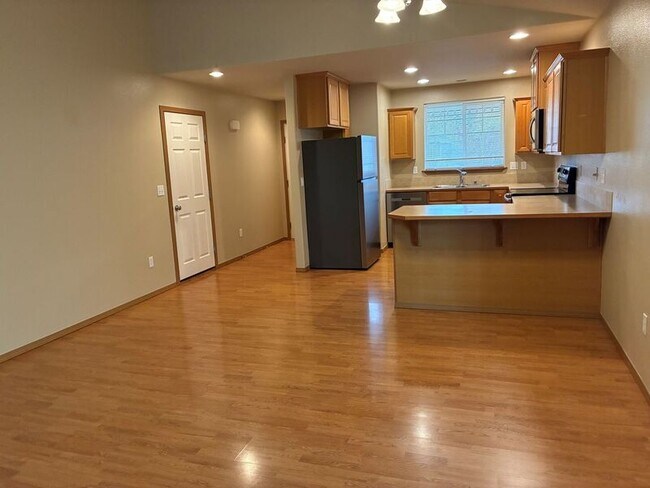 Building Photo - 292 Klinger St