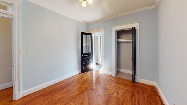 Building Photo - Spacious Three Bedroom Home W/Backyard, Ba...