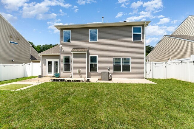 Building Photo - Beautiful 4/3 in High Point