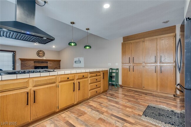 Building Photo - 5242 Dickens Dr